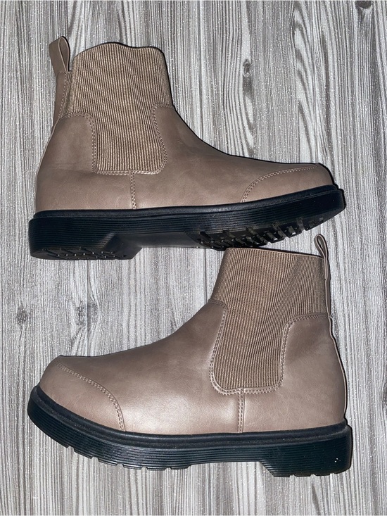 Mudd Shoes - Mudd Taupe Chelsea Lug Ankle Boots